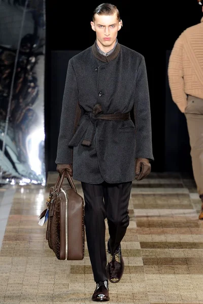 Look 11